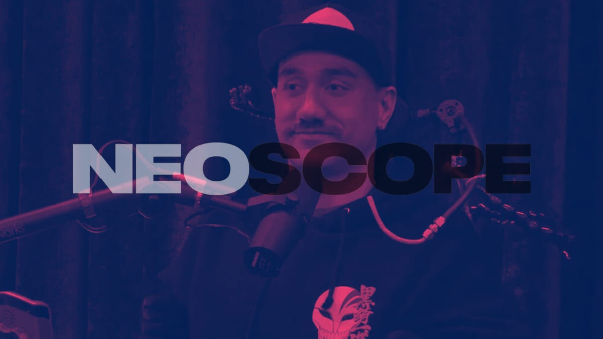 Neoscope article banner over a photo of a man speaking into a microphone